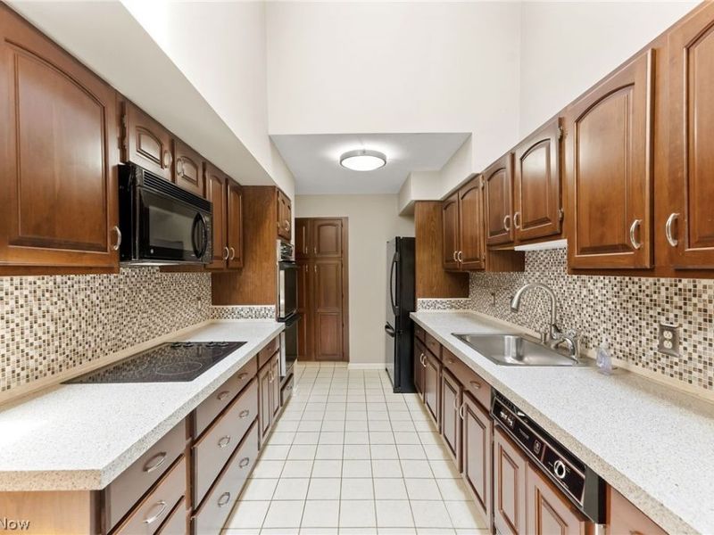 25818 Fairmount Boulevard, Beachwood, OH 44122 Photo 13