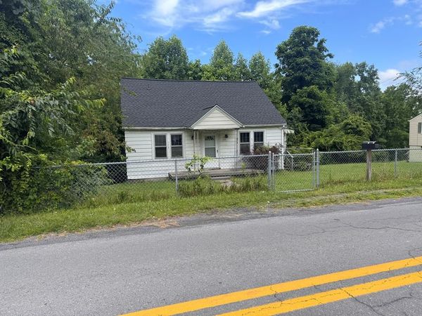 111 Broadway Ave, OAK HILL, WV 25901