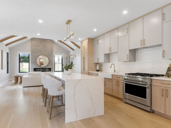 20 Salisbury, Unit Left, Newton, MA 02458