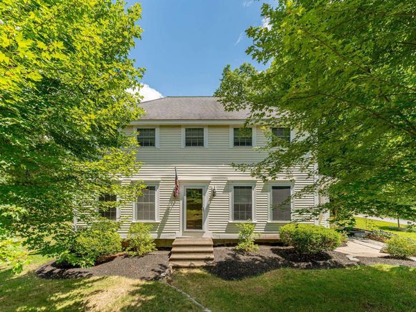 25 Charleston Avenue, Londonderry, NH 03053