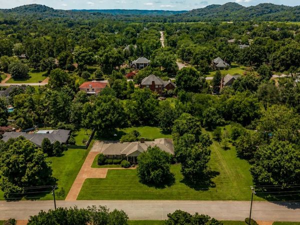 6372 Chickering Cir, Nashville, TN 37215