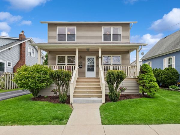 402 Crescent Street , Wheaton, IL 60187
