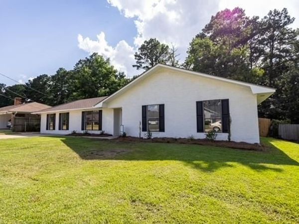 231 TWIN OAKS RD W Road, Pineville, LA 71360