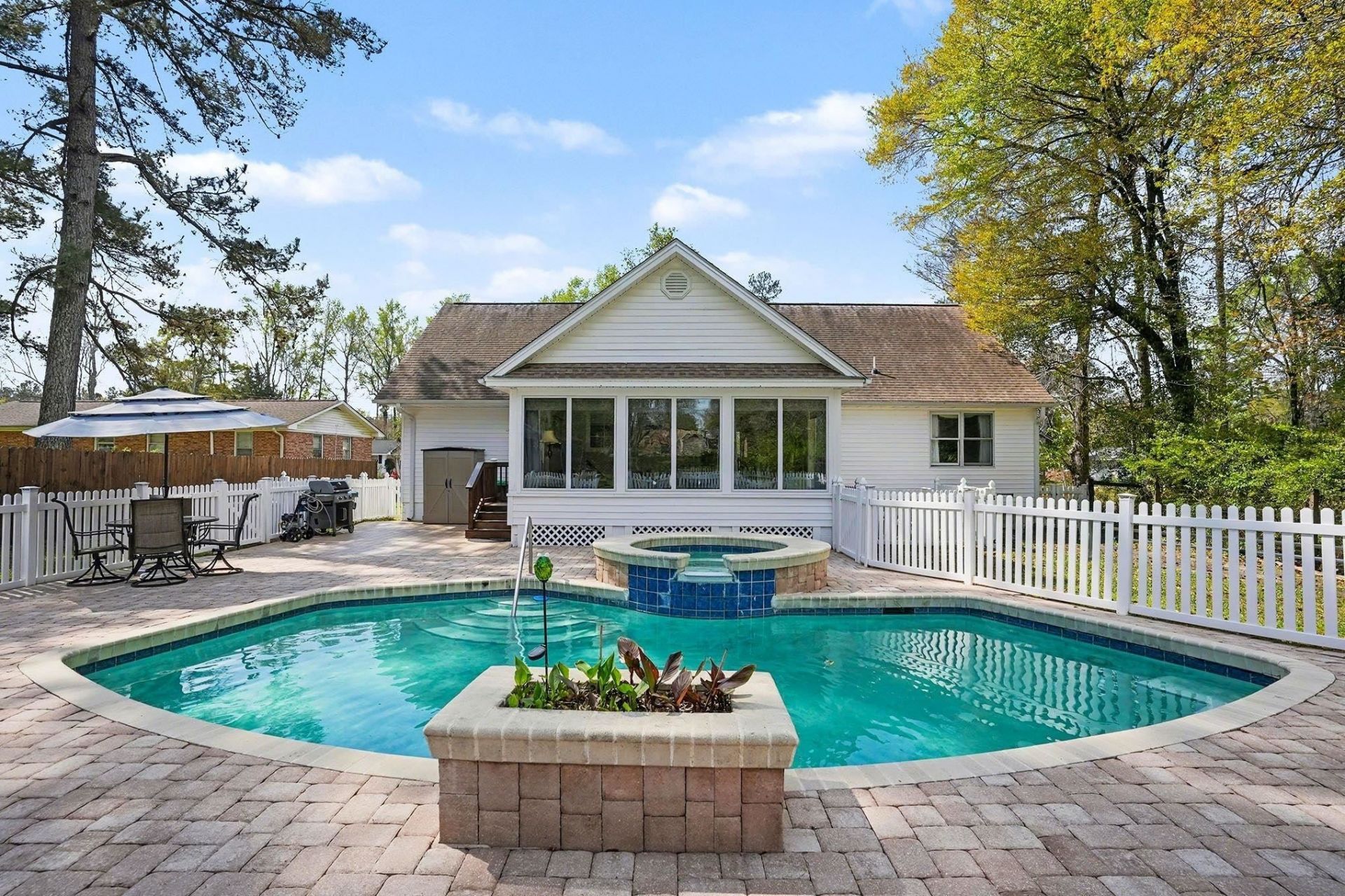 4809 Forest Dr. Photo 4