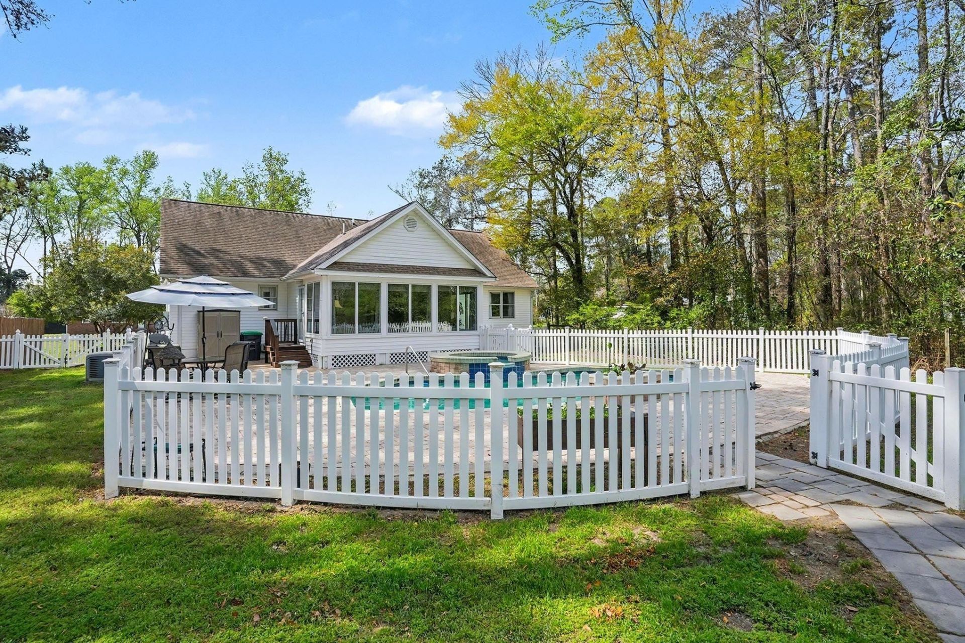 4809 Forest Dr. Photo 5