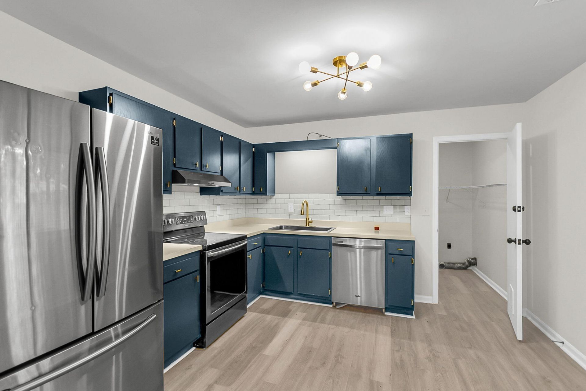 206 Tram Boulevard Photo 10