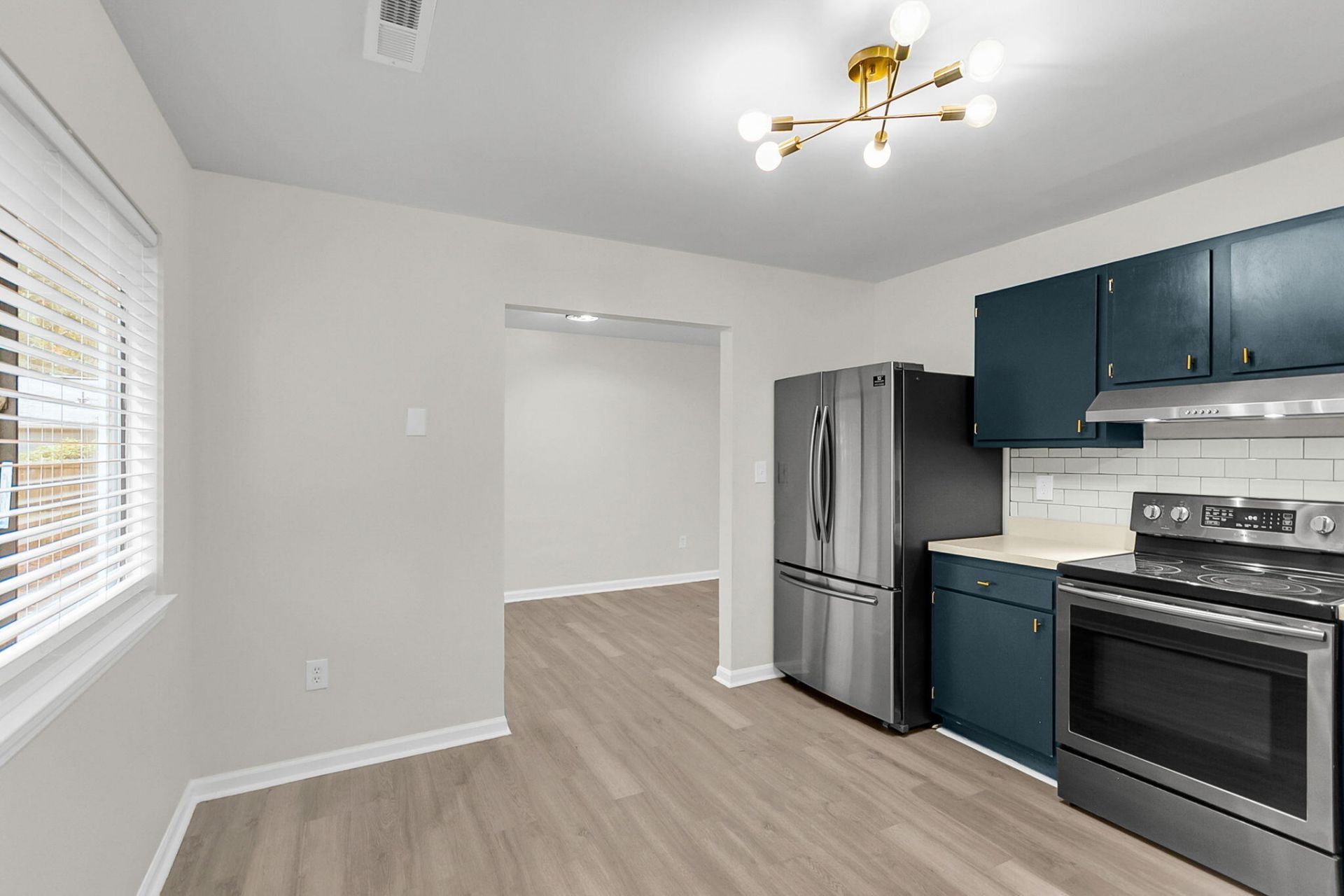 206 Tram Boulevard Photo 12