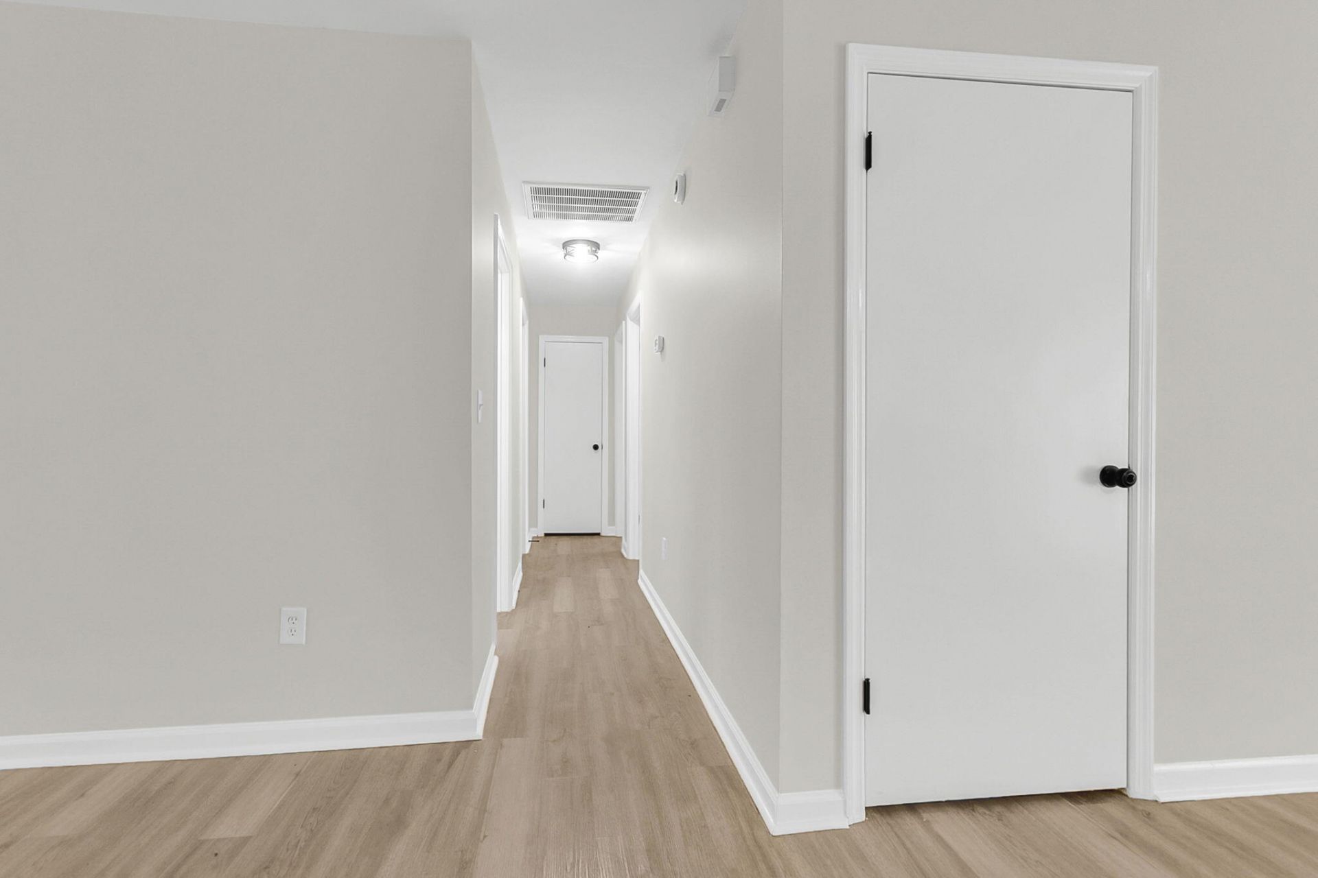206 Tram Boulevard Photo 13