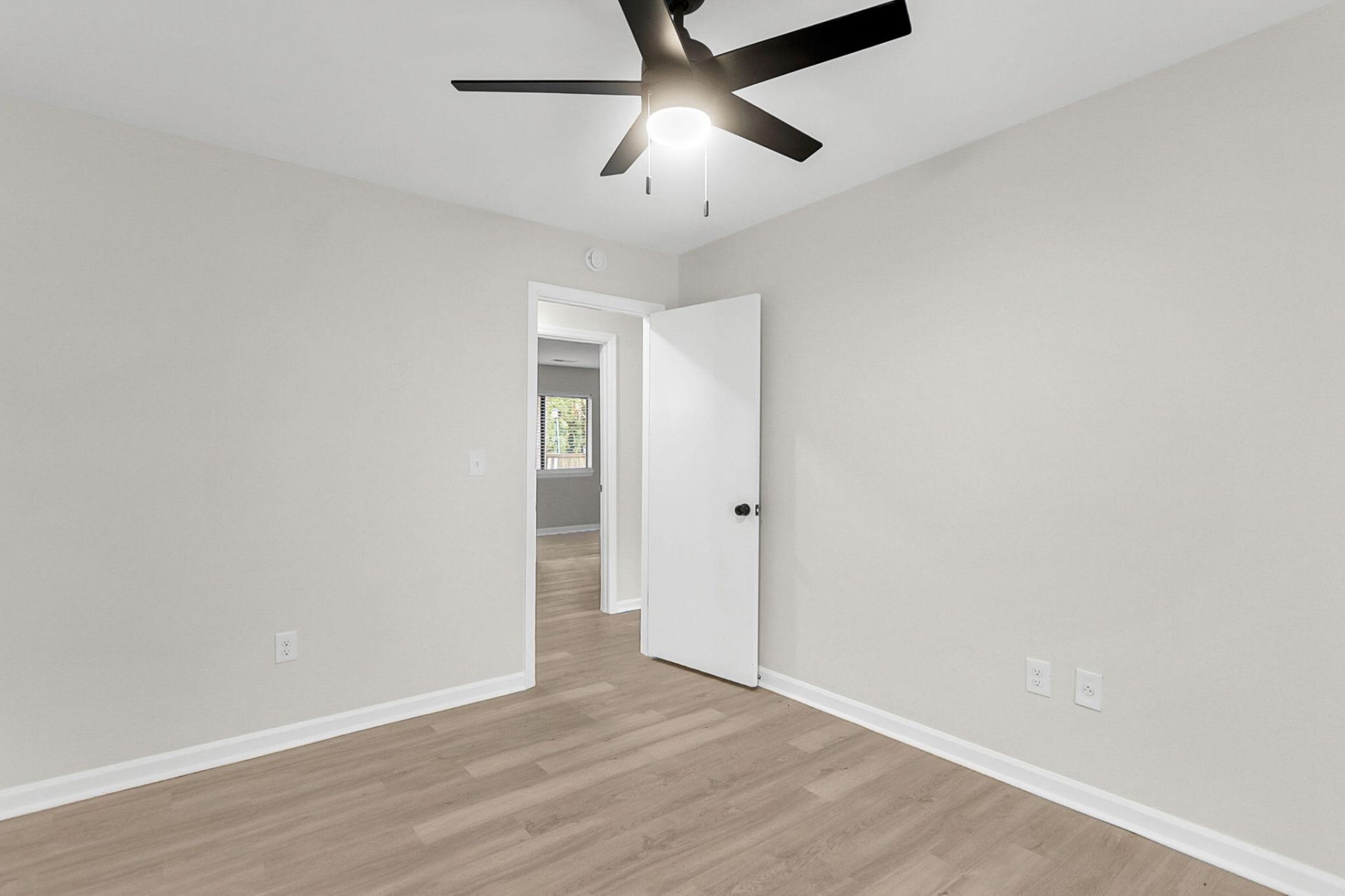 206 Tram Boulevard Photo 15
