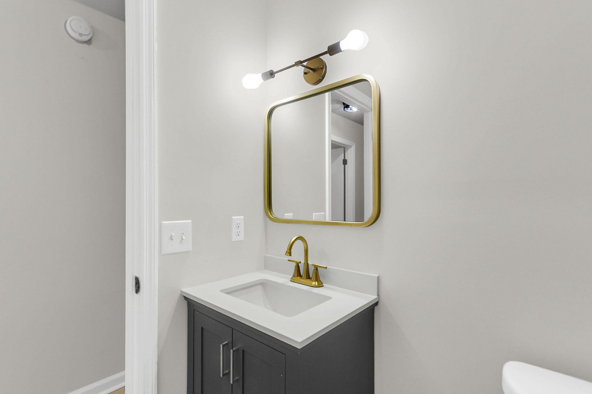206 Tram Boulevard Photo 16