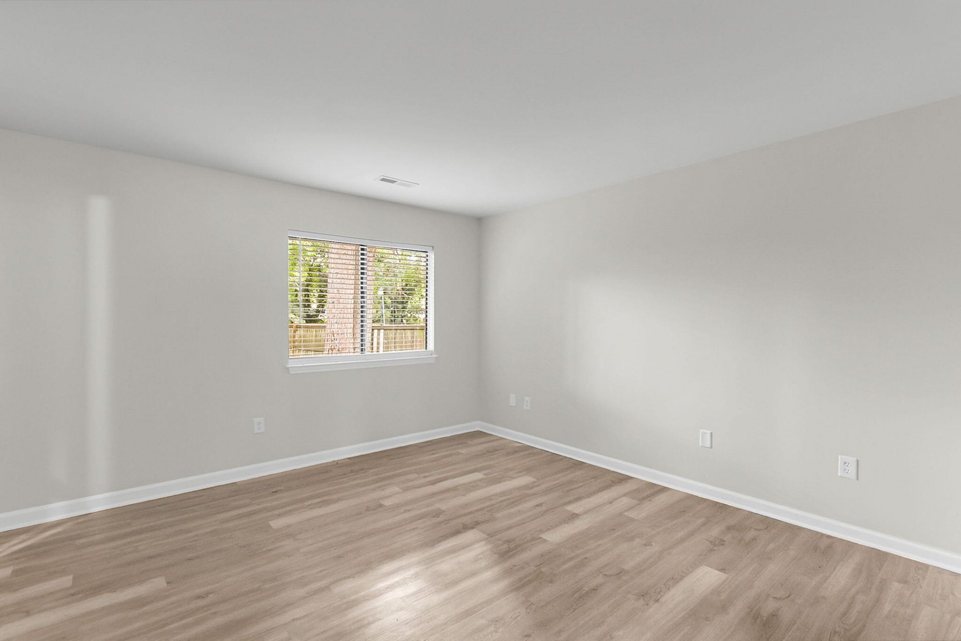 206 Tram Boulevard Photo 20