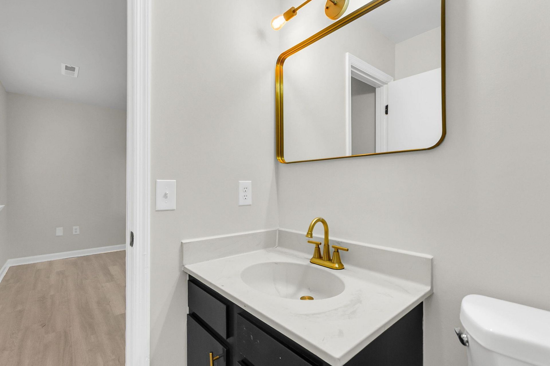 206 Tram Boulevard Photo 23