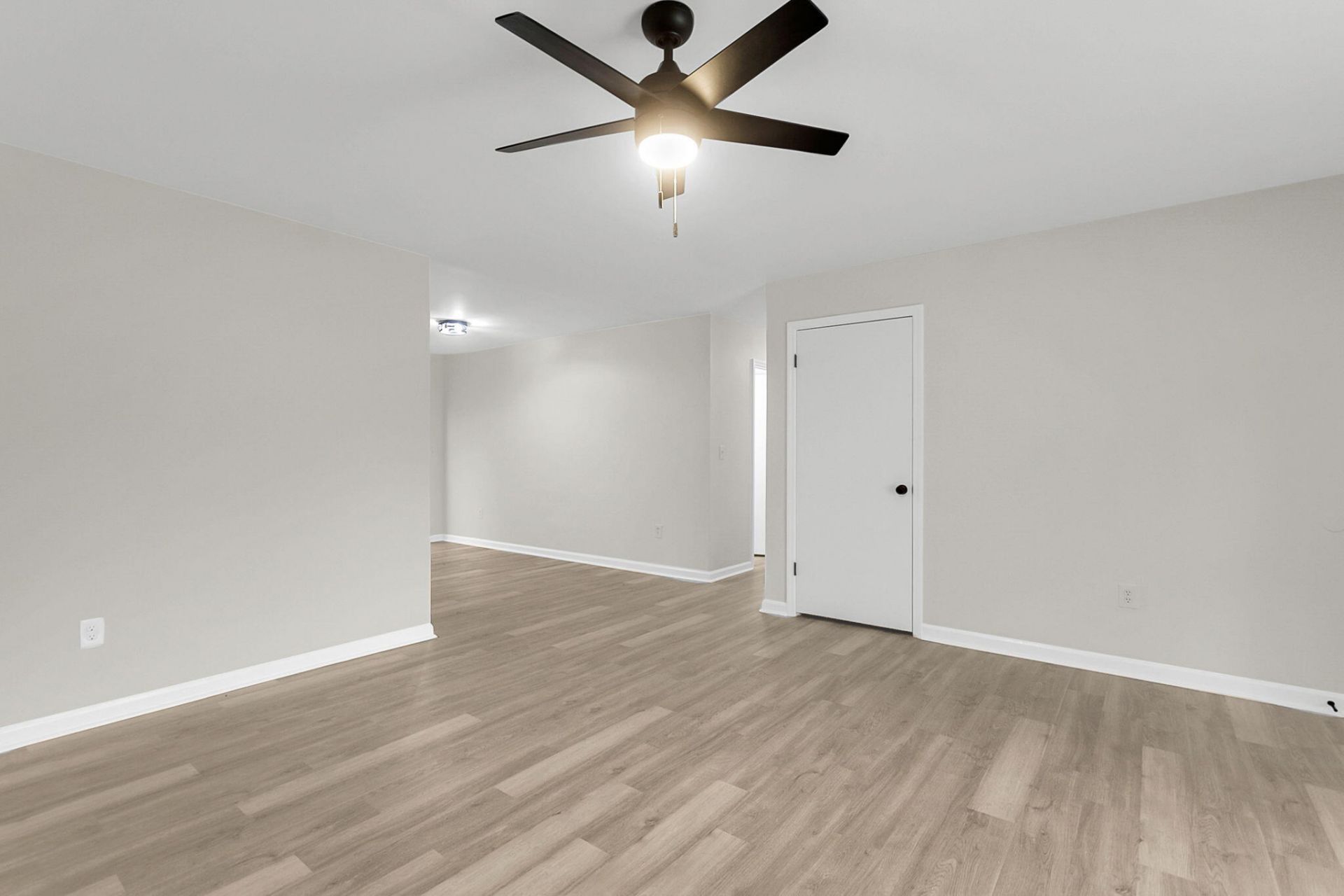 206 Tram Boulevard Photo 6