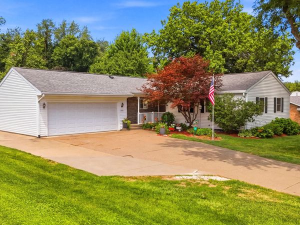 304 MYRTLE LN, Muscatine, IA 52761