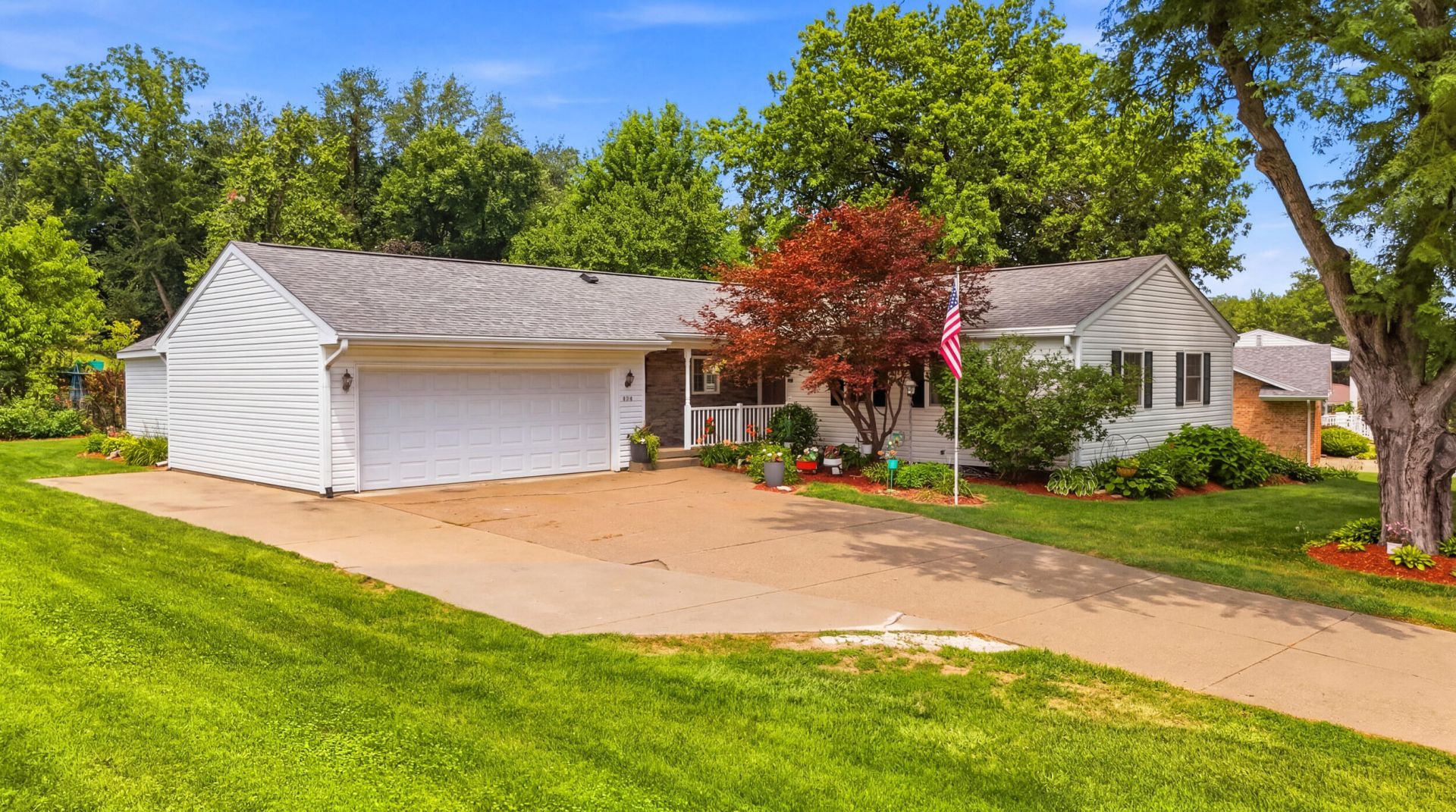 304 Myrtle Ln, Muscatine, IA 52761 Main Photo