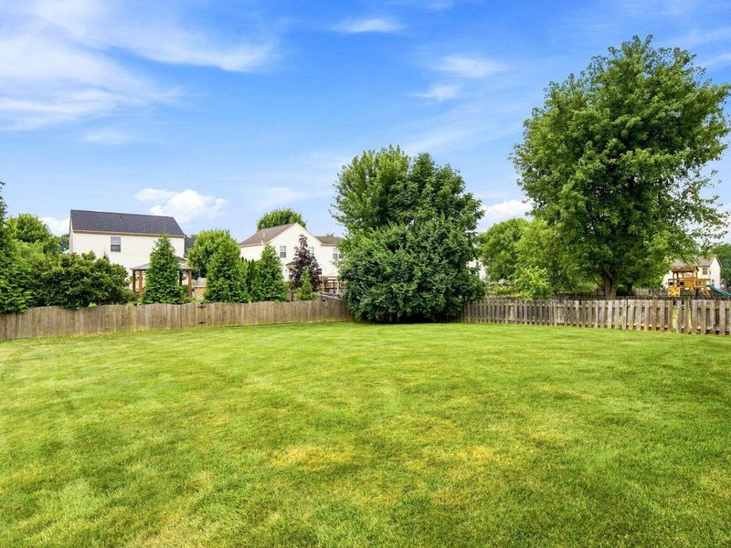 7637 ELGIN TRAIL Drive, Blacklick, OH 43004 Photo 4