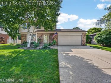 47380 Savannah Drive, Macomb Twp, MI 48044