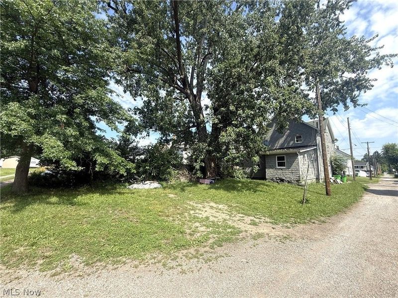 154 W Washington Street, Alliance, OH 44601 Photo 4