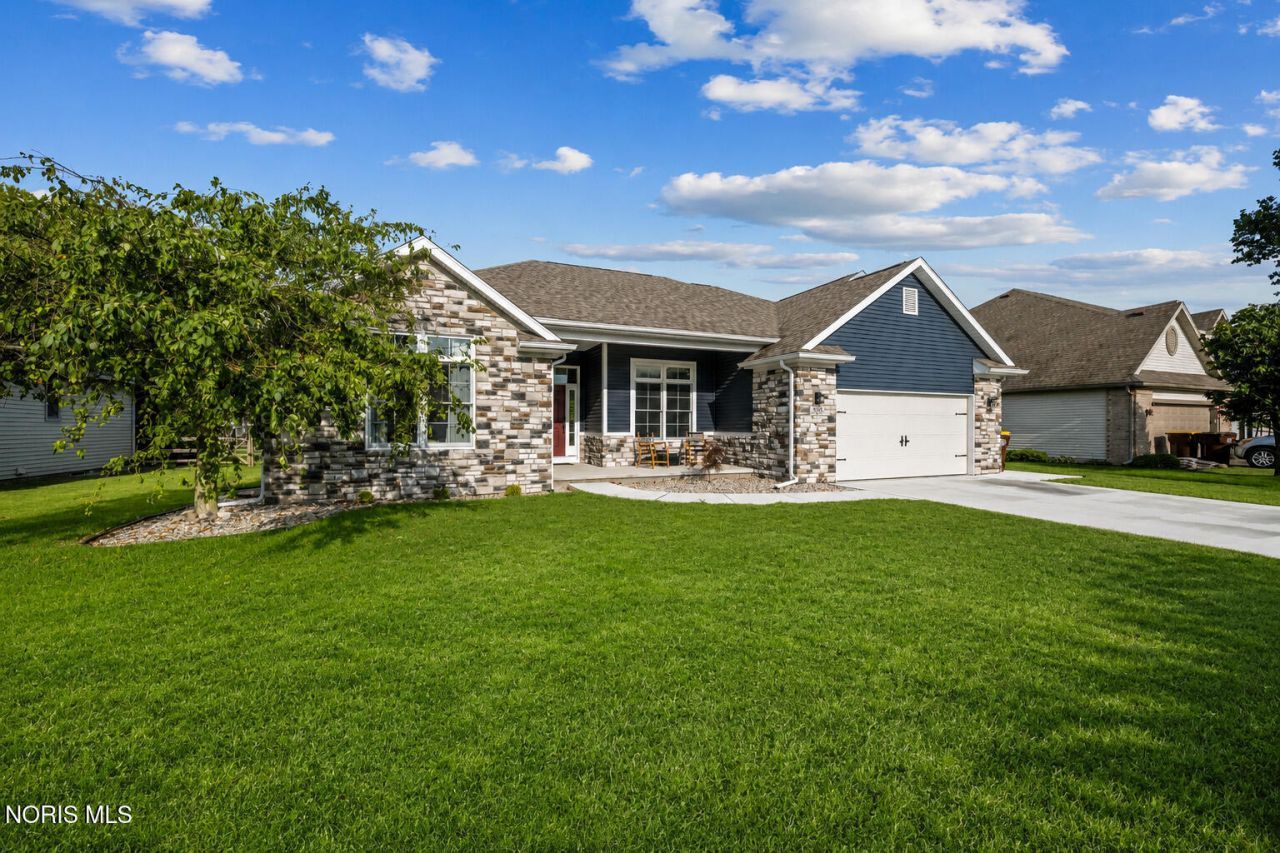 305 Ridgepoint Circle , Waterville, OH 43566 Main Photo