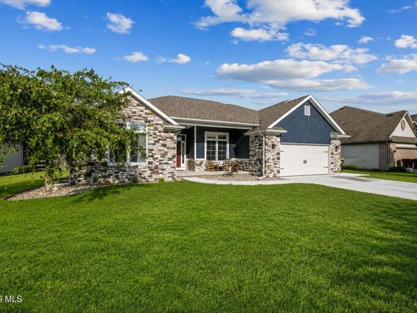 305 Ridgepoint Circle , Waterville, OH 43566