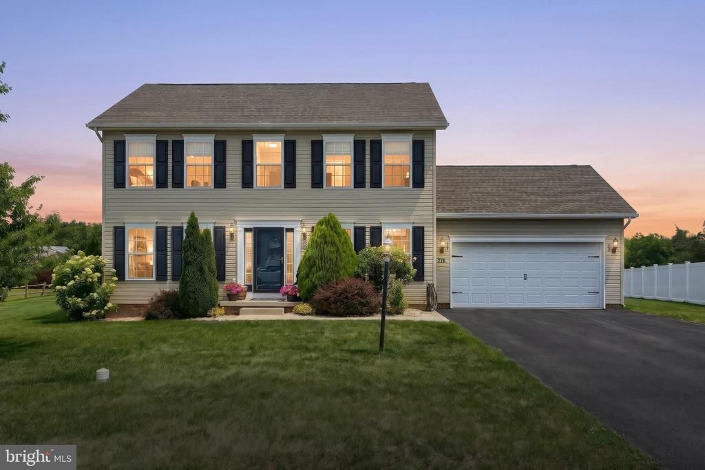 220 W CREST VIEW LANE, GETTYSBURG, PA 17325
