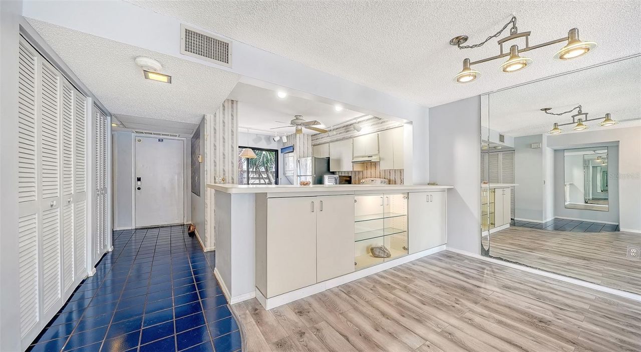 664 Woodlawn Drive, Bradenton, FL 34210 Photo