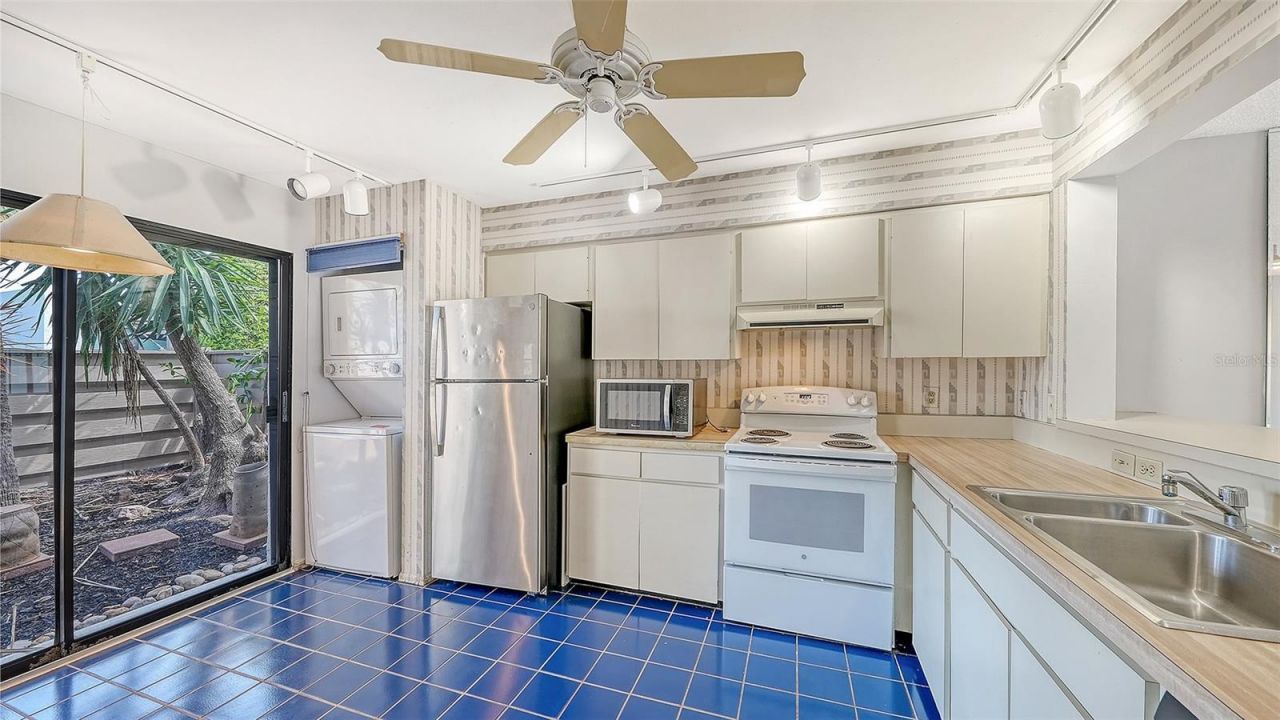 664 Woodlawn Drive, Bradenton, FL 34210 Photo
