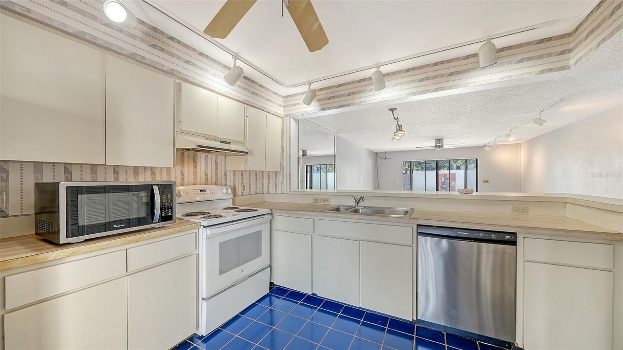 664 Woodlawn Drive, Bradenton, FL 34210 Photo