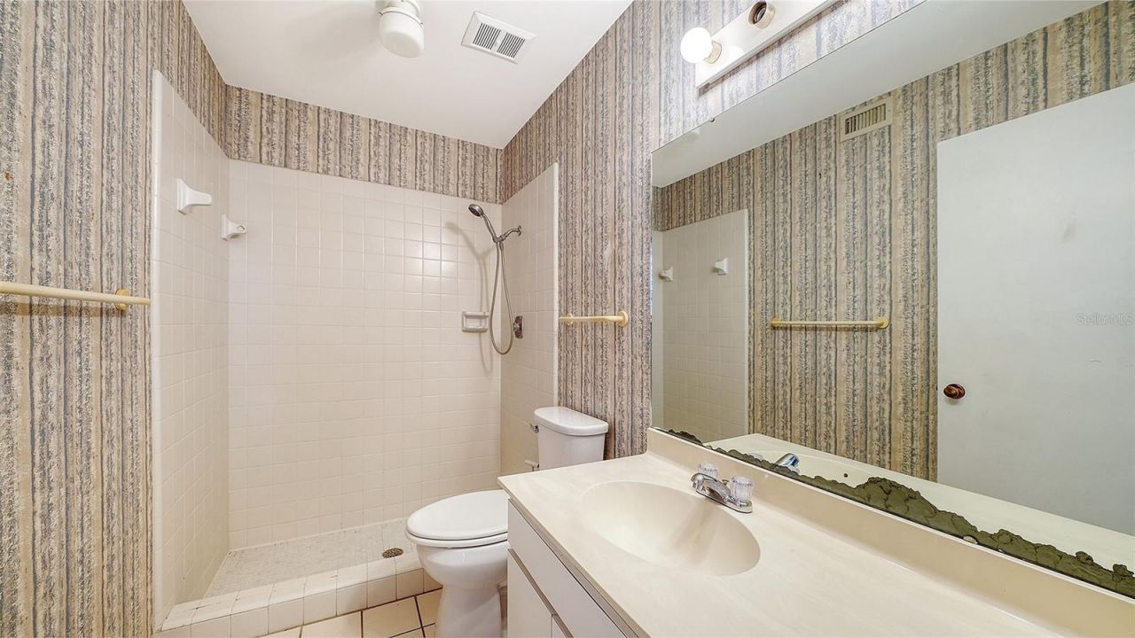 664 Woodlawn Drive, Bradenton, FL 34210 Photo
