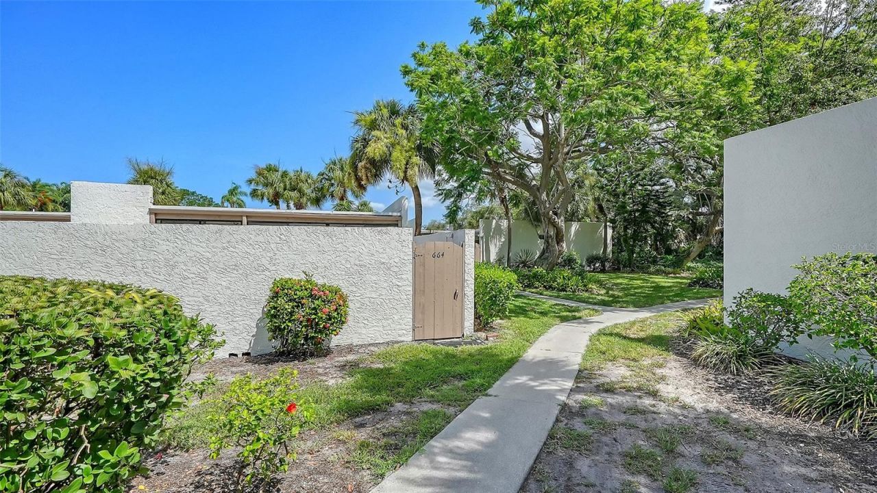 664 Woodlawn Drive, Bradenton, FL 34210 Photo