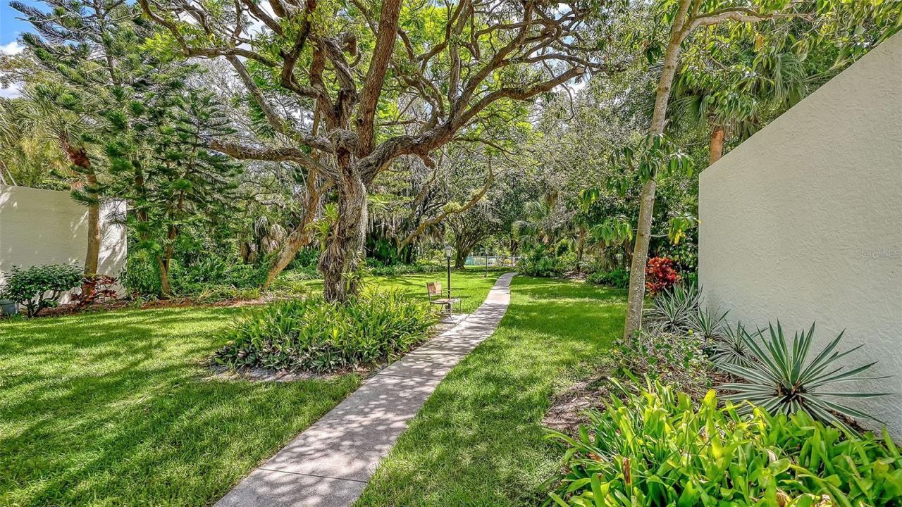 664 Woodlawn Drive, Bradenton, FL 34210 Photo