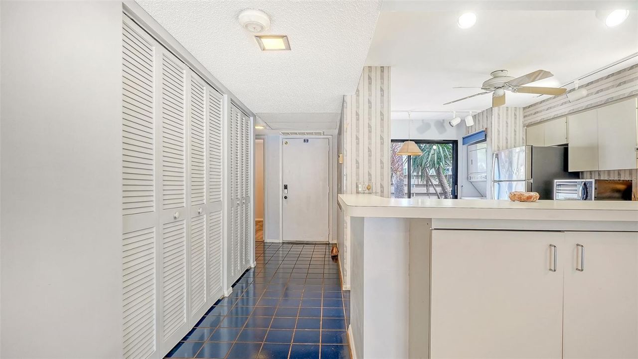 664 Woodlawn Drive, Bradenton, FL 34210 Photo