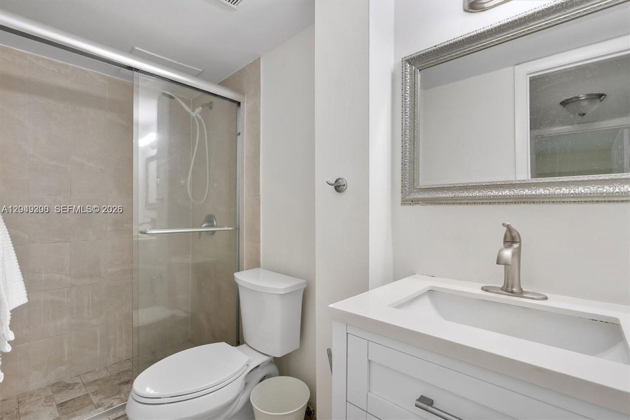 250 180th Dr , Unit 158, Sunny Isles Beach, FL 33160 Photo