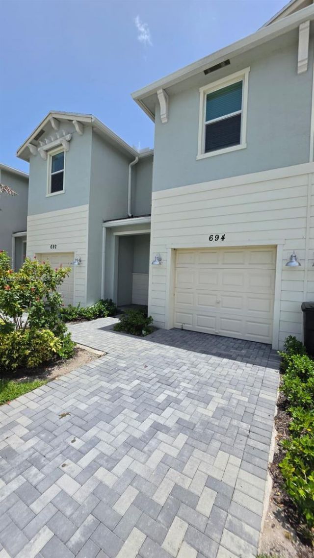 694 SE Lake Falls St , Port Saint Lucie, FL 34984 Photo