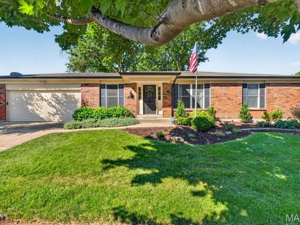 4590 Grandcastle Drive , St Louis, MO 63128