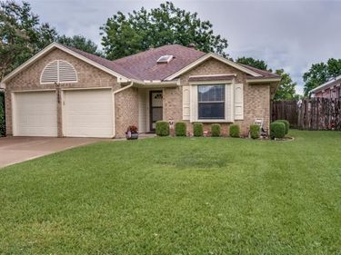 1409 Lincolnshire Way, Fort Worth, TX 76134