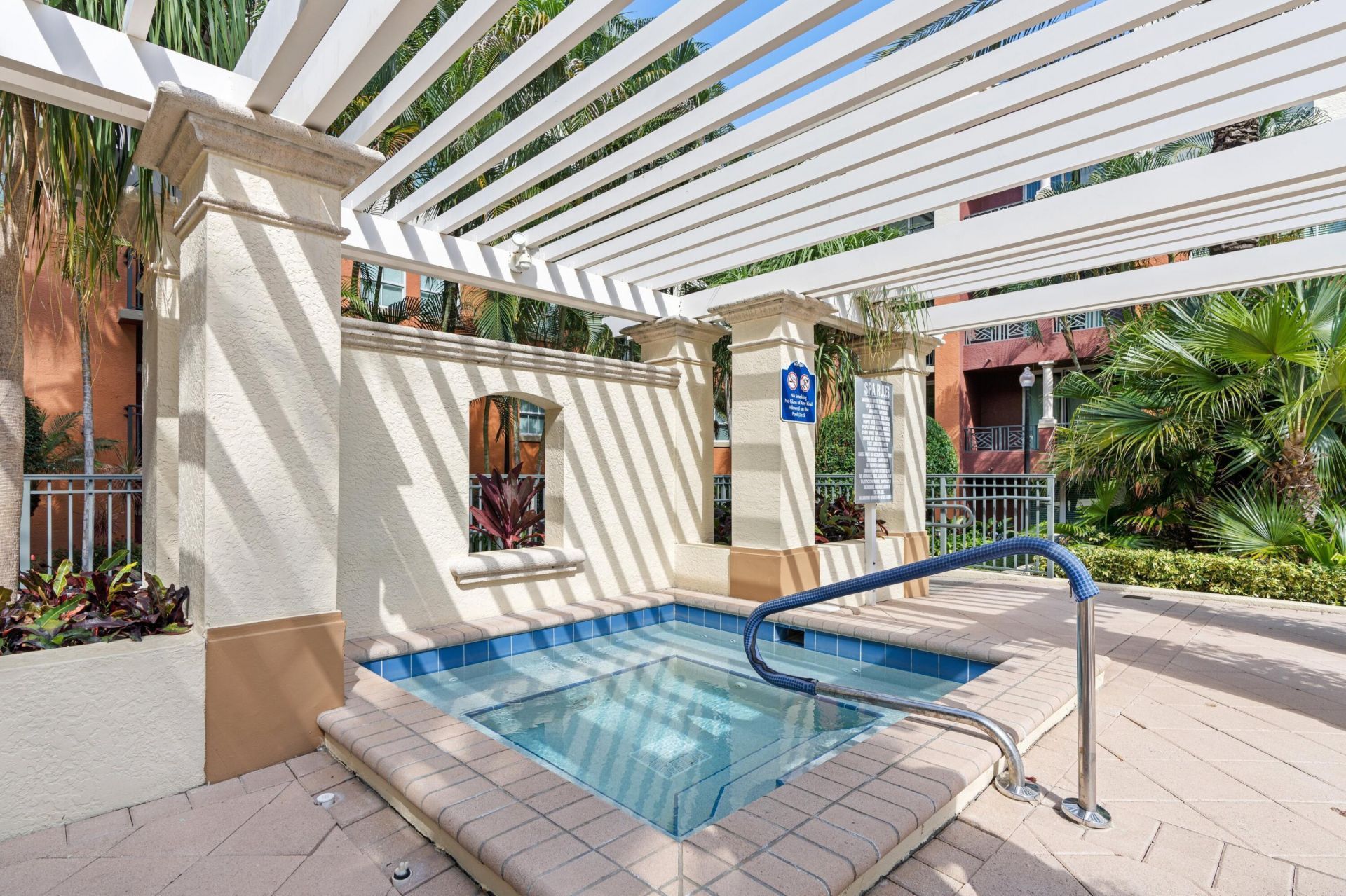 600 S Dixie Highway, Unit 621, West Palm Beach, FL 33401 Photo