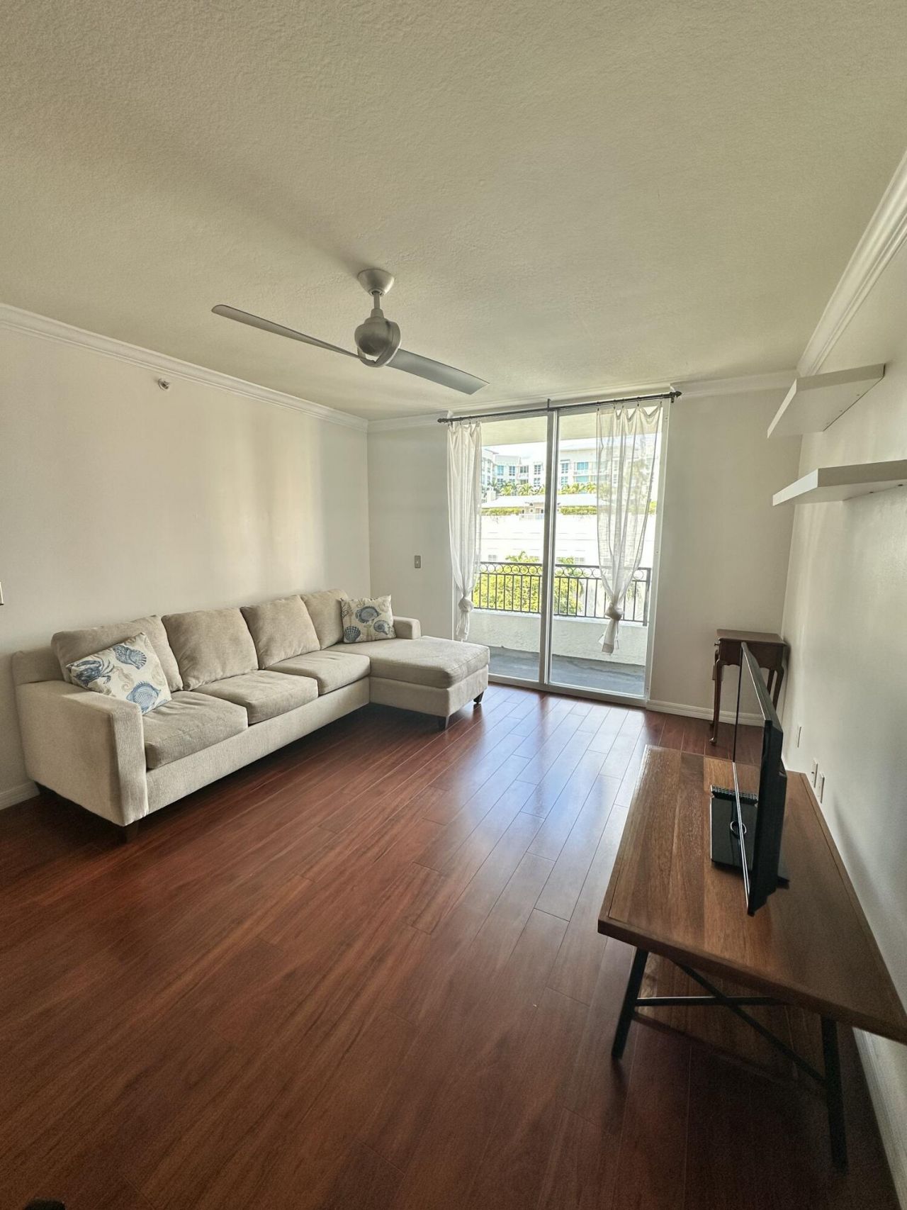 600 S Dixie Highway, Unit 621, West Palm Beach, FL 33401 Photo
