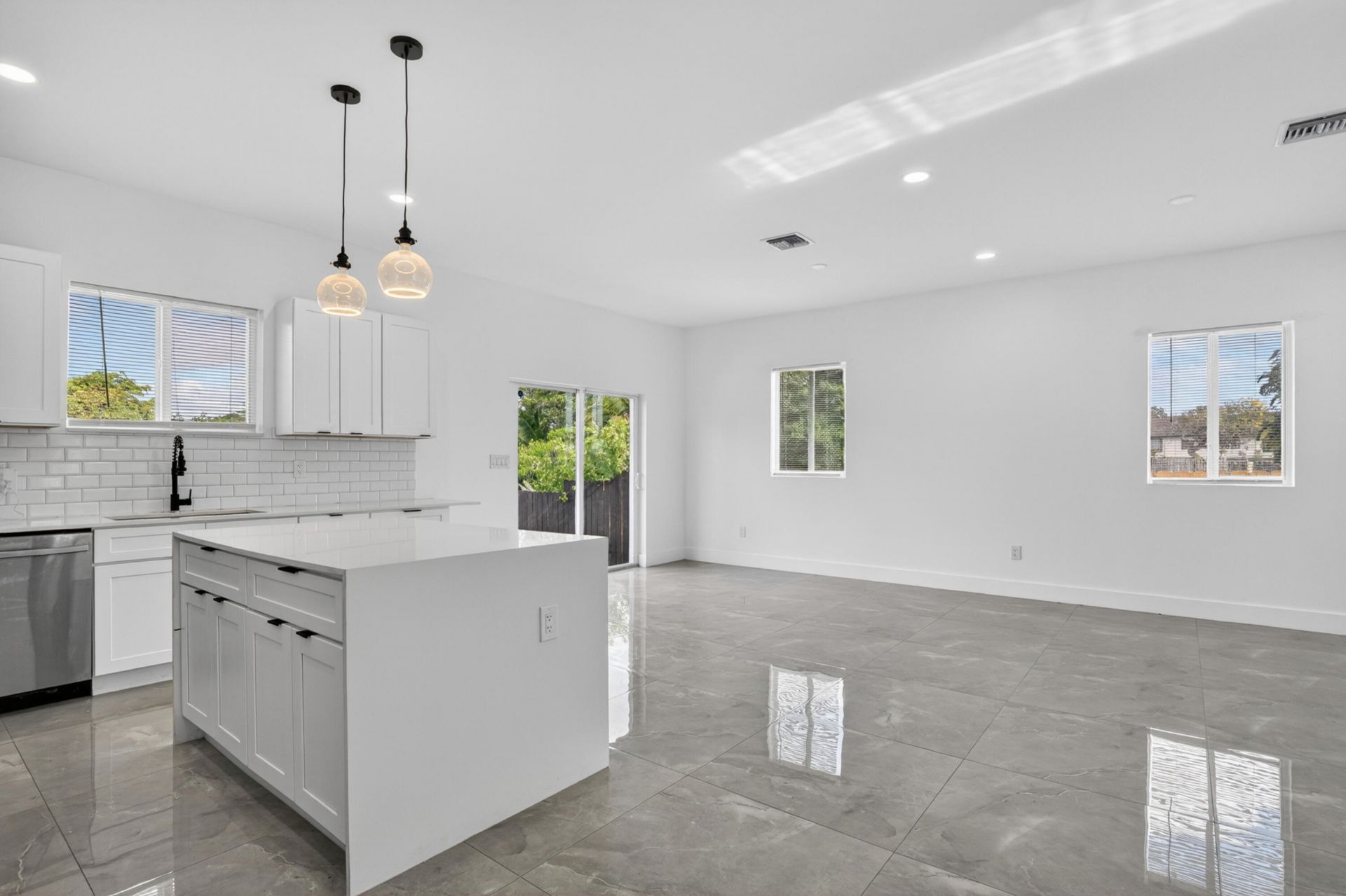 655 NW 24th Avenue, Fort Lauderdale, FL 33311 Photo