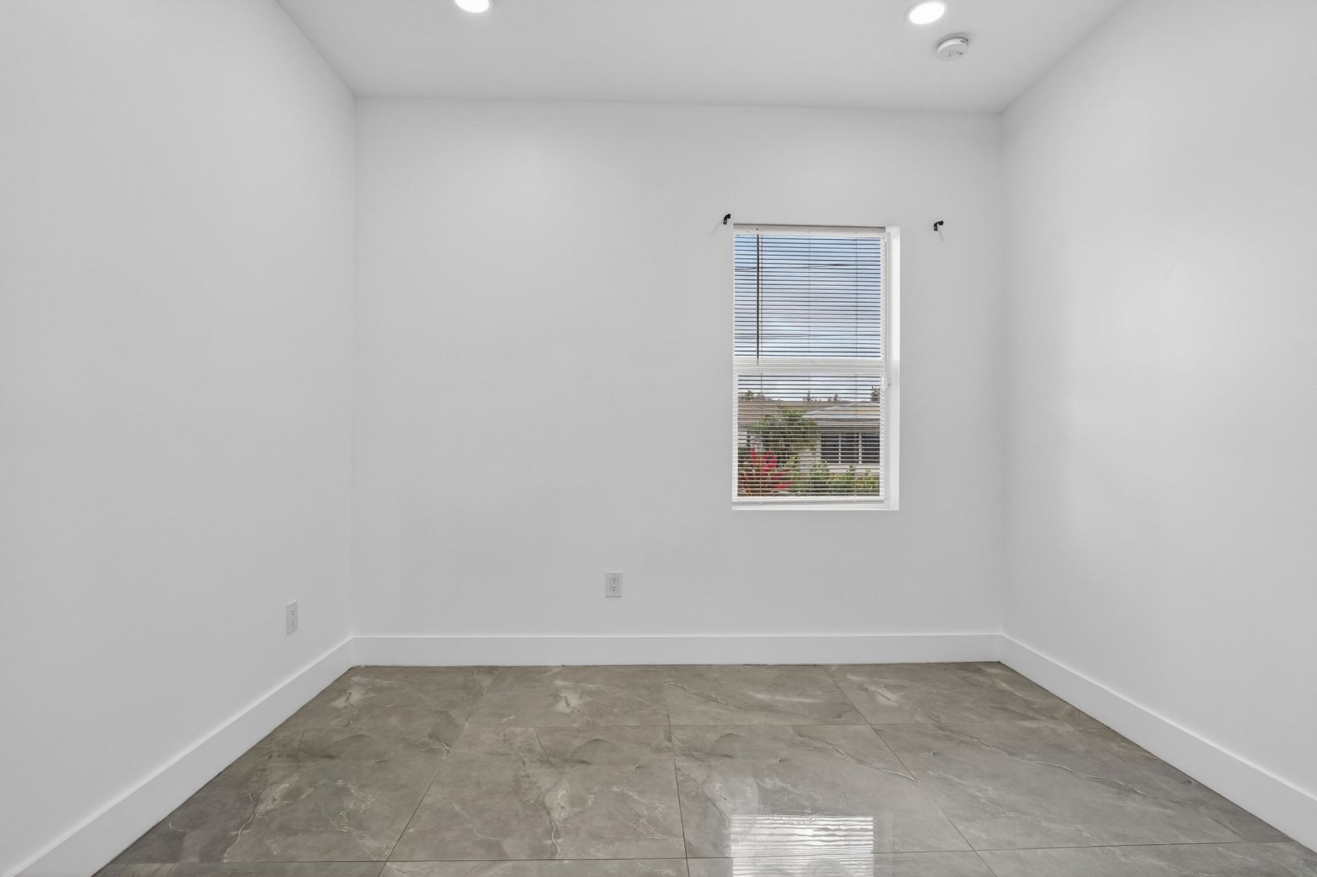 655 NW 24th Avenue, Fort Lauderdale, FL 33311 Photo