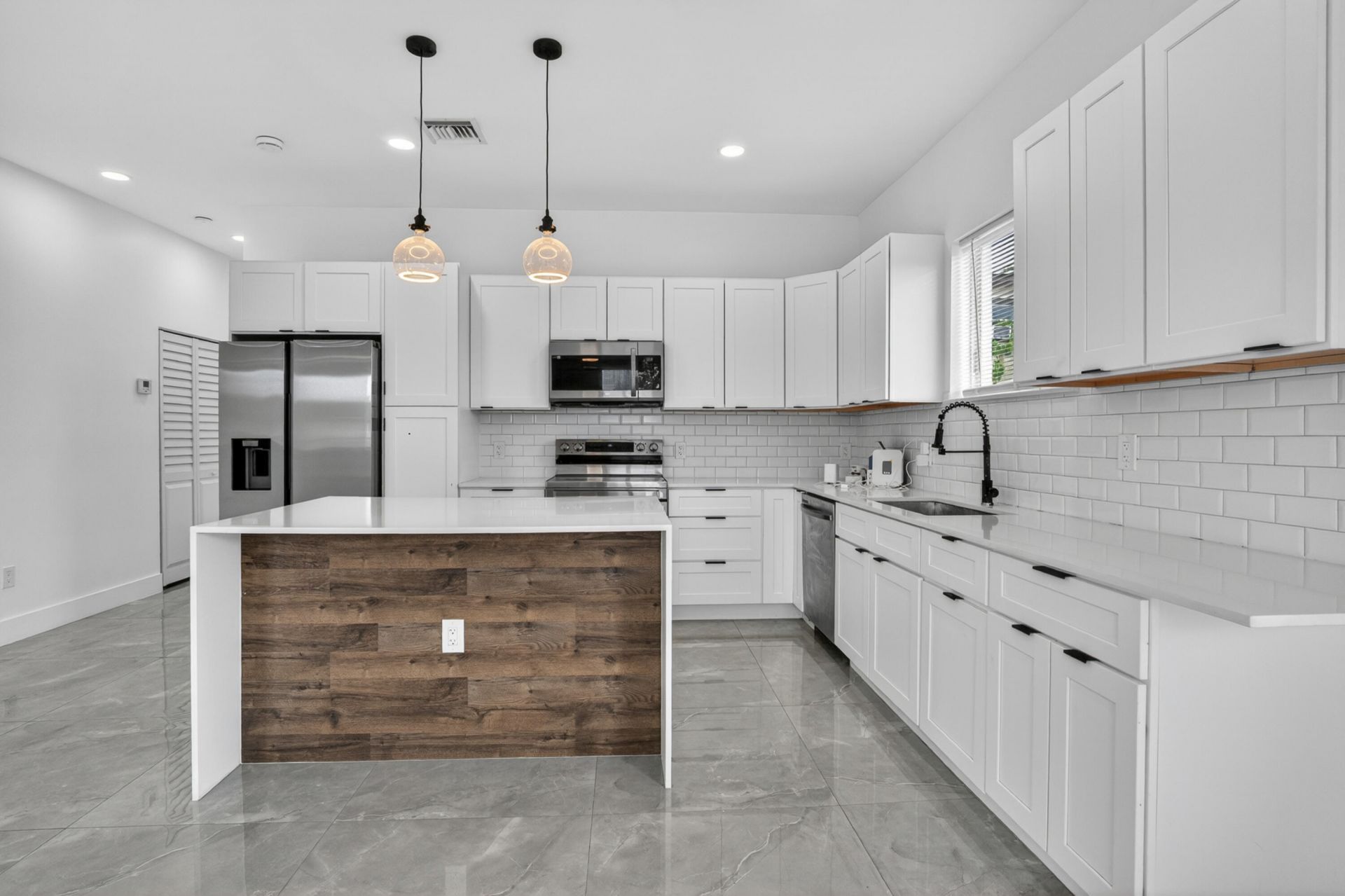 655 NW 24th Avenue, Fort Lauderdale, FL 33311 Photo