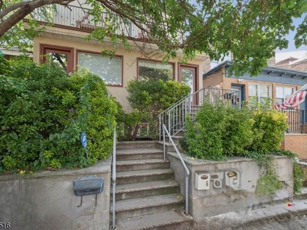 6 Carroll Pl, Weehawken, NJ 07086