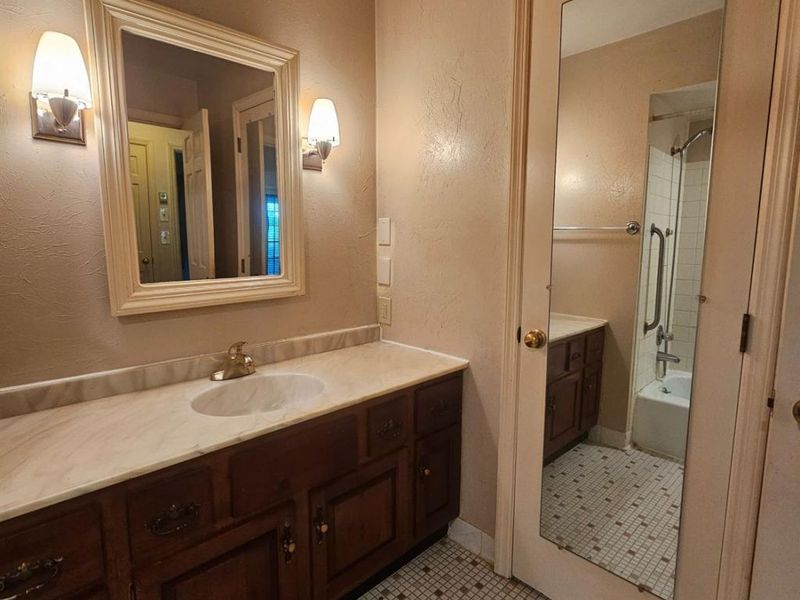495 Sunaire Terrace, Delhi Twp, OH 45238 Photo 12