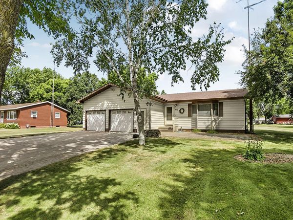 570 3rd Street NW, Richmond, MN 56368
