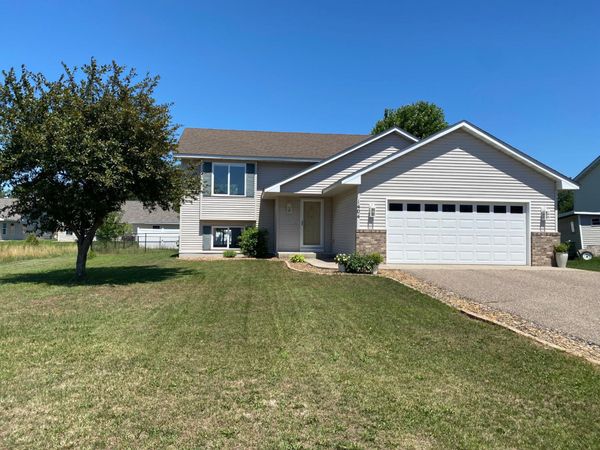 1404 Meadow View Drive , Princeton, MN 55371