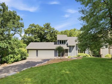 8601 Chalet Road, Bloomington, MN 55438