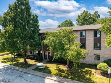 16400 Heather Lane, Unit F101, Middleburg Heights, OH 44130