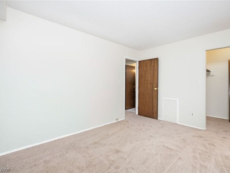16400 Heather Lane, Unit F101, Middleburg Heights, OH 44130 Photo 10