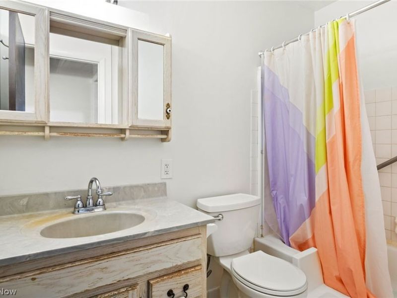16400 Heather Lane, Unit F101, Middleburg Heights, OH 44130 Photo 11