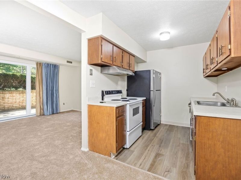 16400 Heather Lane, Unit F101, Middleburg Heights, OH 44130 Photo 2
